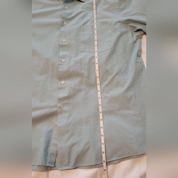 Van Heusen Regular Fit Dress Shirt - Neck 16-16.5 - Sleeves 34/35 - Picture 6 of 7